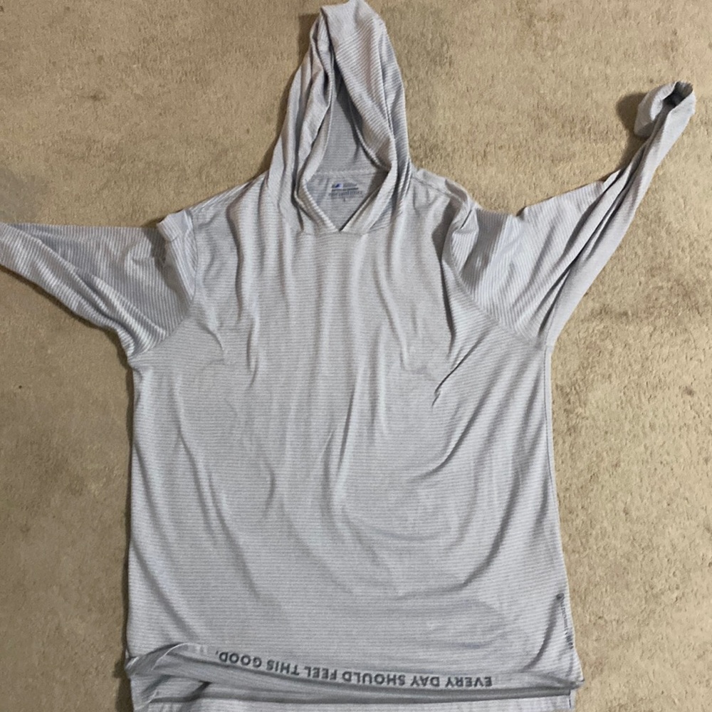 Vineyard vines performance hoodie. Men’s large